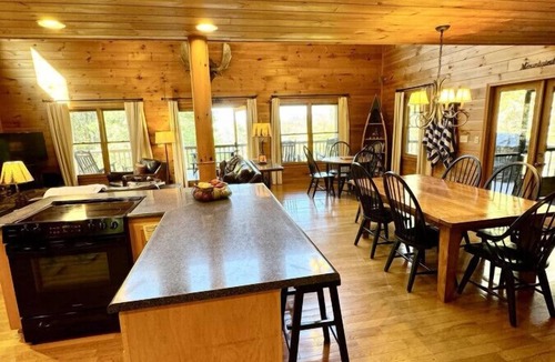 Morganton Cabin | Tranquility on the Bluff-Hot tub, fire pit, minutes from DT Blue Ridge with a view
