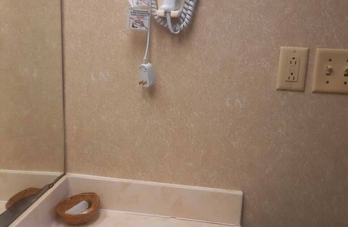 Waynesboro Hotel | Traveler Inn and Suites