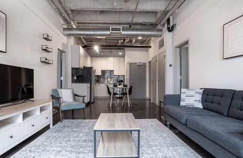 SoNo Apartment | Trendy 2 Bed apartment located in SoNo neighborhood