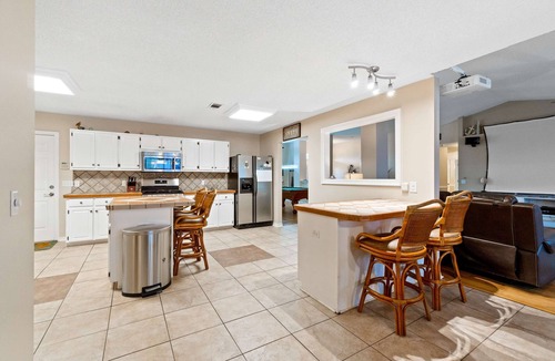 Ono Island House | Tropic stay with large outdoor pool, bikes, AC & pool table - snowbird-friendly