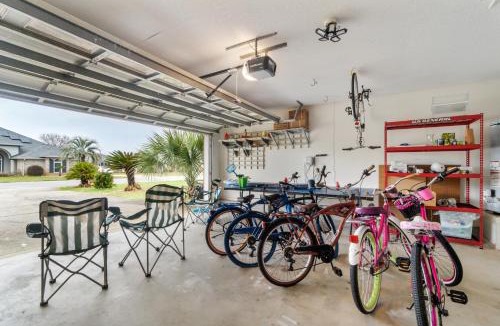 Ono Island House | Tropic stay with large outdoor pool bikes AC & pool table - snowbird-friendly