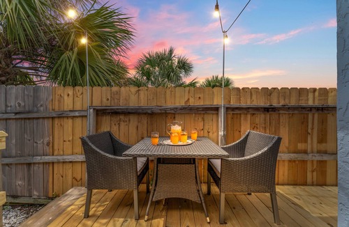 Holiday Beach House | Tropical Casita | Beach Access | Big Private Yard