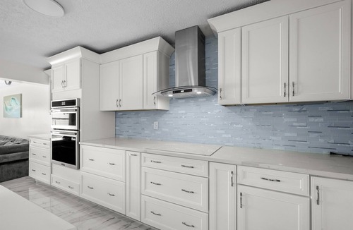 Higgins Lake House | True Higgins Lakefront | Renovated & Spacious!