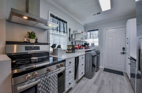 Tuscaloosa Condo | Turner Round - Book for 30 days or more! Quiet Complex.