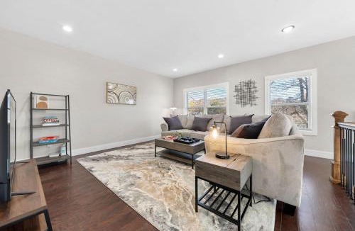 East Side House | Twin Homes - 8 Bedroom Retreat In Central ATL