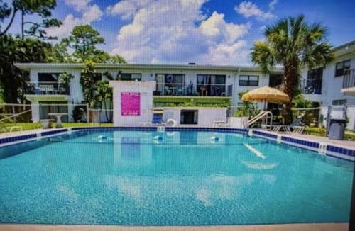 Bethune Grant Apartment | Two Bedroom - Two Bathroom Apartment with Golf Course View