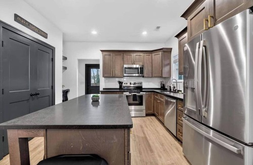 Chattanooga House | Two Homes, One Booking | Sleeps 20 | 6BR/4BA Chattanooga Compound | Hot Tub · Pool Table