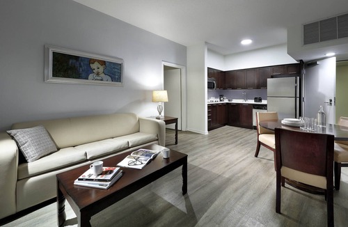Celebration Apartment | TwoBedroom Pool View Apartment 10 mins from Disney
