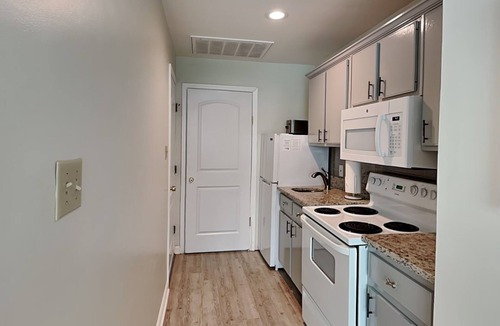 Tybee Island House | Tybee Sun and Stars | Great for Groups + Boardwalk to Beach!