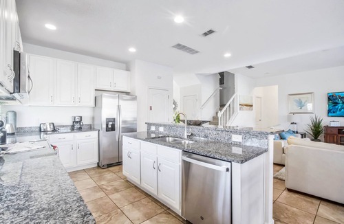 Sunridge Woods Villa | Ultimate 6 Bedroom 5 Bathroom Solterra Resort Home With Pool and Spa 12 Minutes From Disney