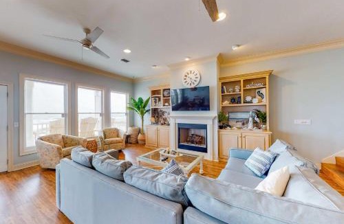 Southpointe House | Unforgettable Beachfront Condo wBalcony Gulf Views AC Shared Pool Hot Tub