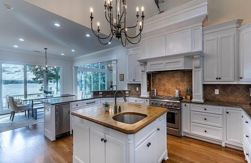 Eatonton House | Unique Lake Lodge Retreat with game room