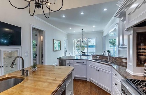 Eatonton House | Unique Lake Lodge Retreat with game room