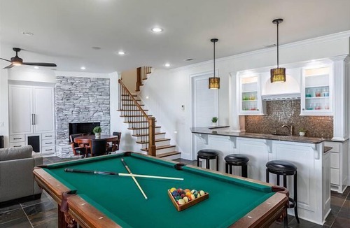 Eatonton House | Unique Lake Lodge Retreat with game room
