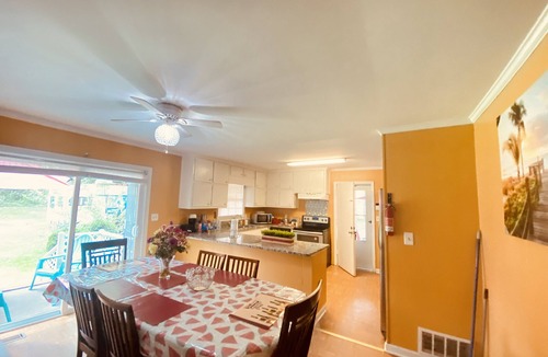 Stockbridge House | Unique Space Awesome 3BR 1.5BT Fenced Sparking Clean Private Safe WiFi-TV@S-ALT