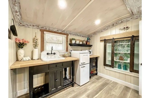 Mount Dora House | Unique "Tiki Hut" vibe in Downtown Mt Dora!