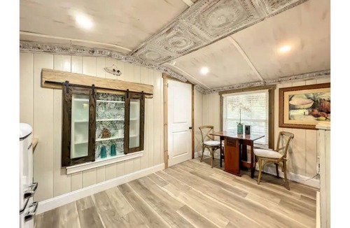 Mount Dora House | Unique "Tiki Hut" vibe in Downtown Mt Dora!