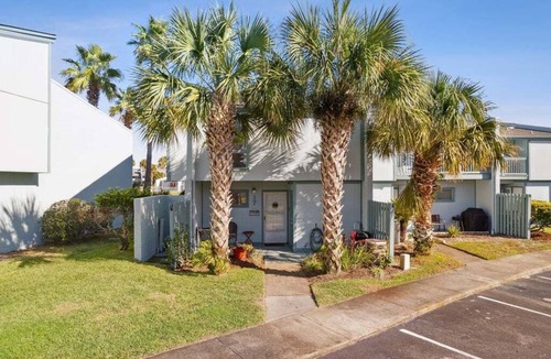 Kiska Beach Condo | Unit 17, Spacious 2 bedroom Beach Condo with Loft