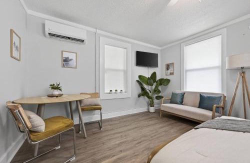 South Pensacola House | Unit 3 Cozy Cottage Studio in Pensacola