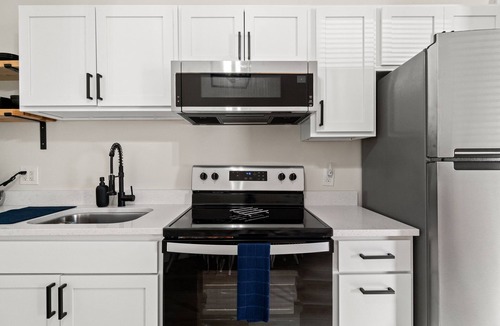 Holiday Beach House | Unit A City Beach Bungalows-WALK TO BEACH