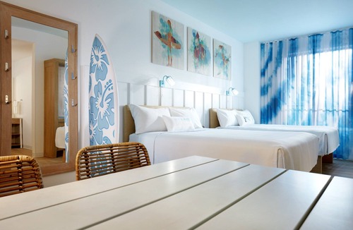 Florida Center Hotel | Universal's Endless Summer Resort - Surfside Inn and Suites