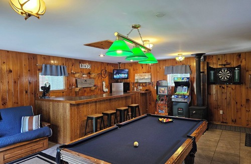 Hope Cottage | Up North Retreat - hot tub - pool table -arcade- sandy oasis- fire pits