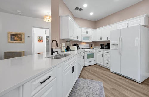 Esprit House | Updated 3BR Disney-Area Pool Home, Private Screened Pool, Peaceful Davenport