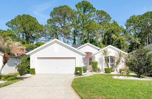 Esprit House | Updated 3BR Disney-Area Pool Home, Private Screened Pool, Peaceful Davenport