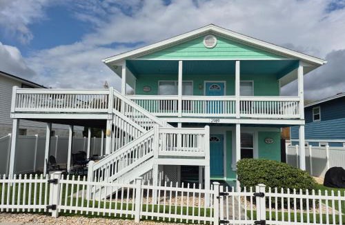 Fernandina Beach House | Updated 6-bedroom, 4 bath well stocked coastal cottage across from the beach with a private pool