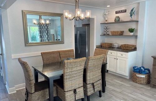 Destin House | 🏝️Updated Beach Townhome ~ Steps to the beach & pool with "Free Beach Service"🏖️