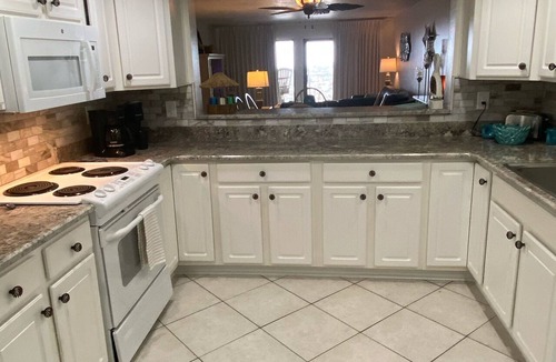 Fort Walton Beach Condo | UPDATED BEACHFRONT LUXURY WITH AMAZING GULF VIEWS! BEACH SERVICE INCLUDED.