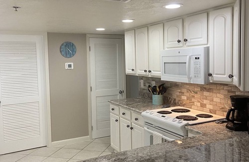 Fort Walton Beach Condo | UPDATED BEACHFRONT LUXURY WITH AMAZING GULF VIEWS! BEACH SERVICE INCLUDED.