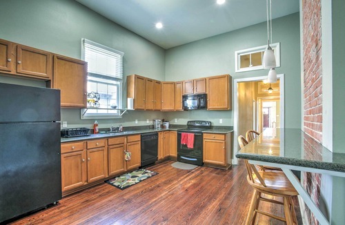 East Riverside House | Updated Garden District Home - Walk to Magazine St