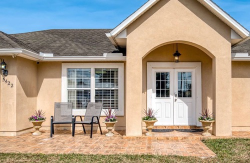 St. Augustine South House | Updated Spacious Home- POOL, 4 mi. to Old City, 5 mi. to Beach, Family Home, Free Attraction tickets