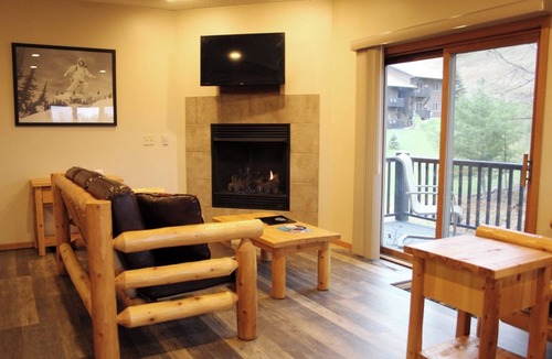 Iron Mountain Hotel | Upper Cedar Haus Retreat with Fireplace, Balcony & Mountain Views