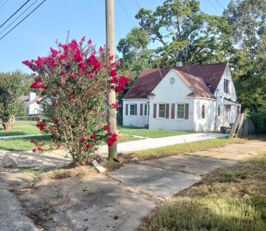 Montgomery House | Upper Floorer