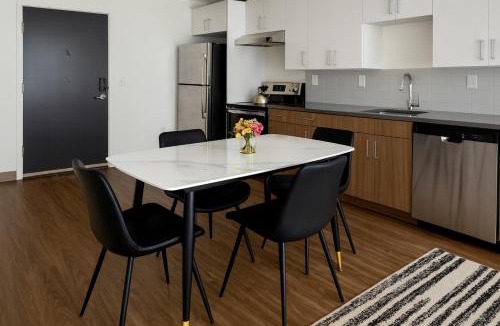 Birmingham Apartment | Upscale 2BR Apt Rooftop Deck and Fitness U14