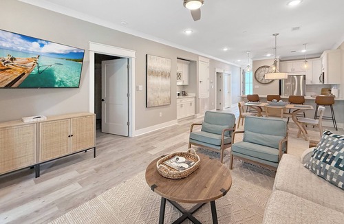 Diamondhead Condo | Upstairs Luxe Style Condo at Diamondhead Country Club - Walk to the Clubhouse