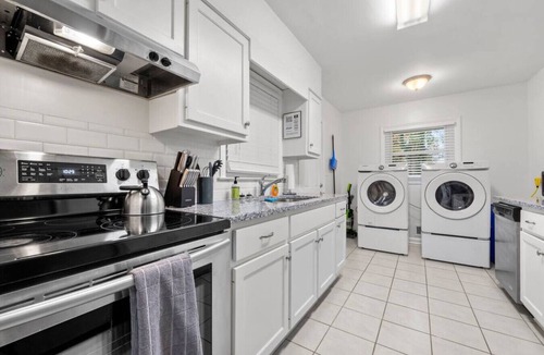 Gresham Park House | Urban 3 BR Retreat Minutes from DT ATL and Decatur