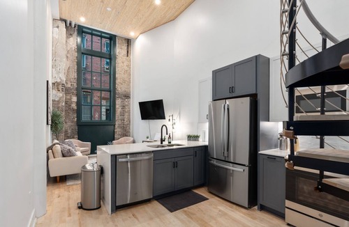 Civil Rights Historic District Apartment | Urban Oasis DT Apartment Loft l Gym+Rooftop+Parking! Sleeps 4