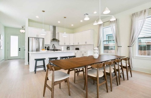 Faubourg Lafayette House | Urban Oasis in heart of NOLA w/Heated Pool+Parking