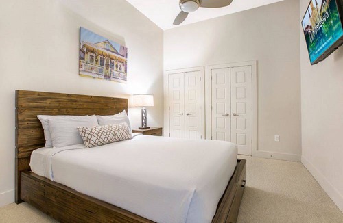 Central Business District Hotel | Hotel ∙ Original Condo with Game Room Near City Hot Spots