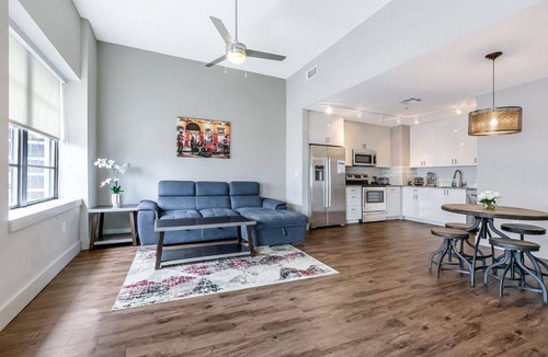 Central Business District Hotel | Hotel ∙ Original Condo with Game Room Near City Hot Spots