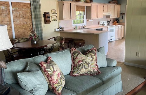 Dadeville House | Vacation Getaway on Lake Martin only 35 minutes from Auburn