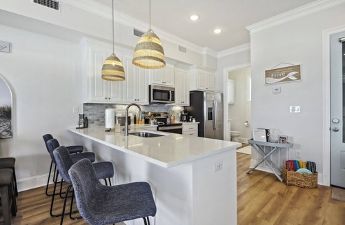 Gulfport House | Vacation Vibes - Beachfront Home/Steps to the water 10 min to downtown Gulfport
