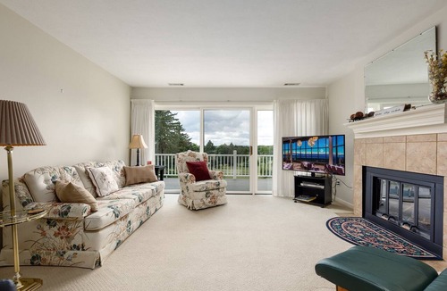 Acme Condo | Valleyway Getaway | Golf | AC | 2 Beds + Baths