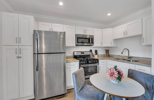 Faubourg Livaudais Apartment | Vibrant New Orleans Apartment with Off-Street Parking Near Garden District
