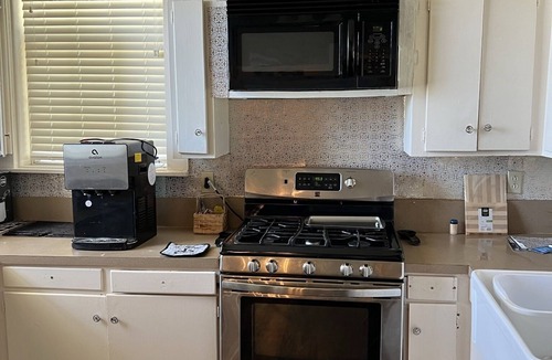Lake Providence House | Vieux Carre’ Home- Secluded get-away with lakefront view and huge yard!