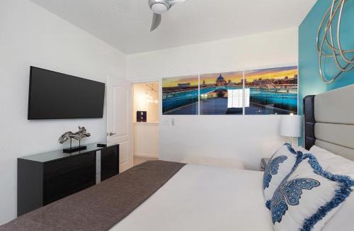 Loughman Villa | Villa Near Parks with BBall Theme BR, Arcade, Theater