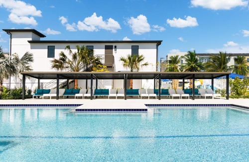 Florida Center Hotel | Villatel Resort Orlando, Apartments by Marriott Bonvoy